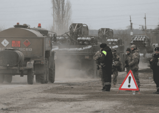 Mísseis atingem Kiev à espera de ataque russo; presidente pede ajuda