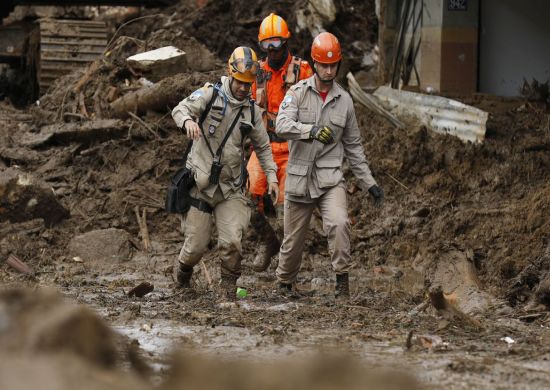 Mortes em Petrópolis chegam a 178 por causa da tragédia