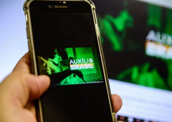 Caixa paga Auxílio Brasil a beneficiários com NIS final 9