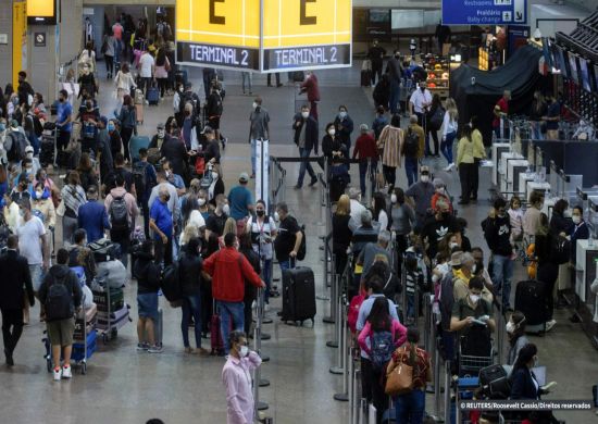 Anvisa informa: uso de máscaras continua obrigatório em aeroportos e aeronaves