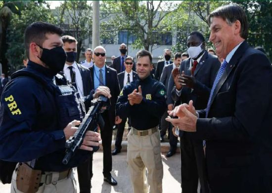 Bolsonaro sanciona programa de habitação voltado para policiais