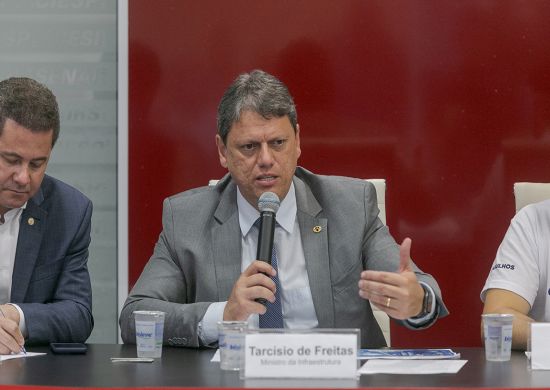 No CIESP Guarulhos, Tarcísio de Freitas anuncia antecipação de obras na Dutra e Fernão Dias