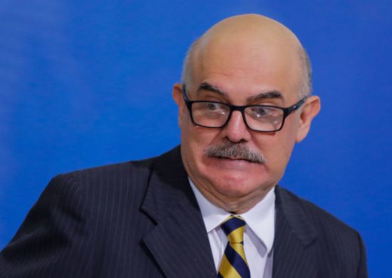 Ministro da Educação pede exoneração do cargo