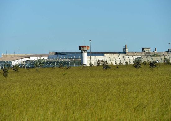 Ministério da Justiça autoriza retorno das visitas presenciais em presídios