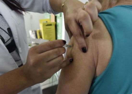 Vacinação contra a gripe para idosos acima de 60 anos começa nesta segunda-feira