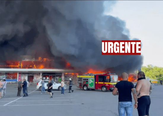Míssil atinge shopping movimentado na Ucrânia, deixando mortos e feridos
