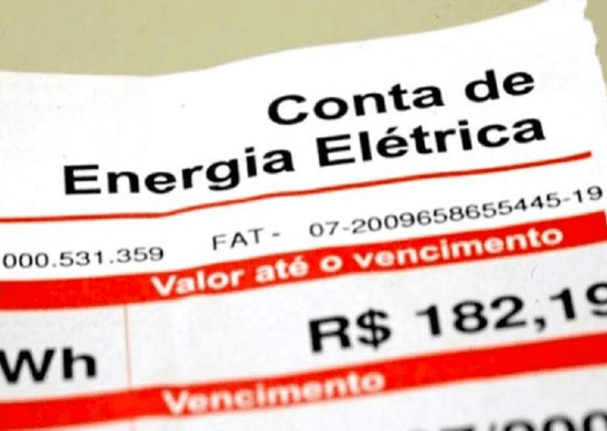 Nova lei prevê devolução de valores cobrados a mais na conta de energia