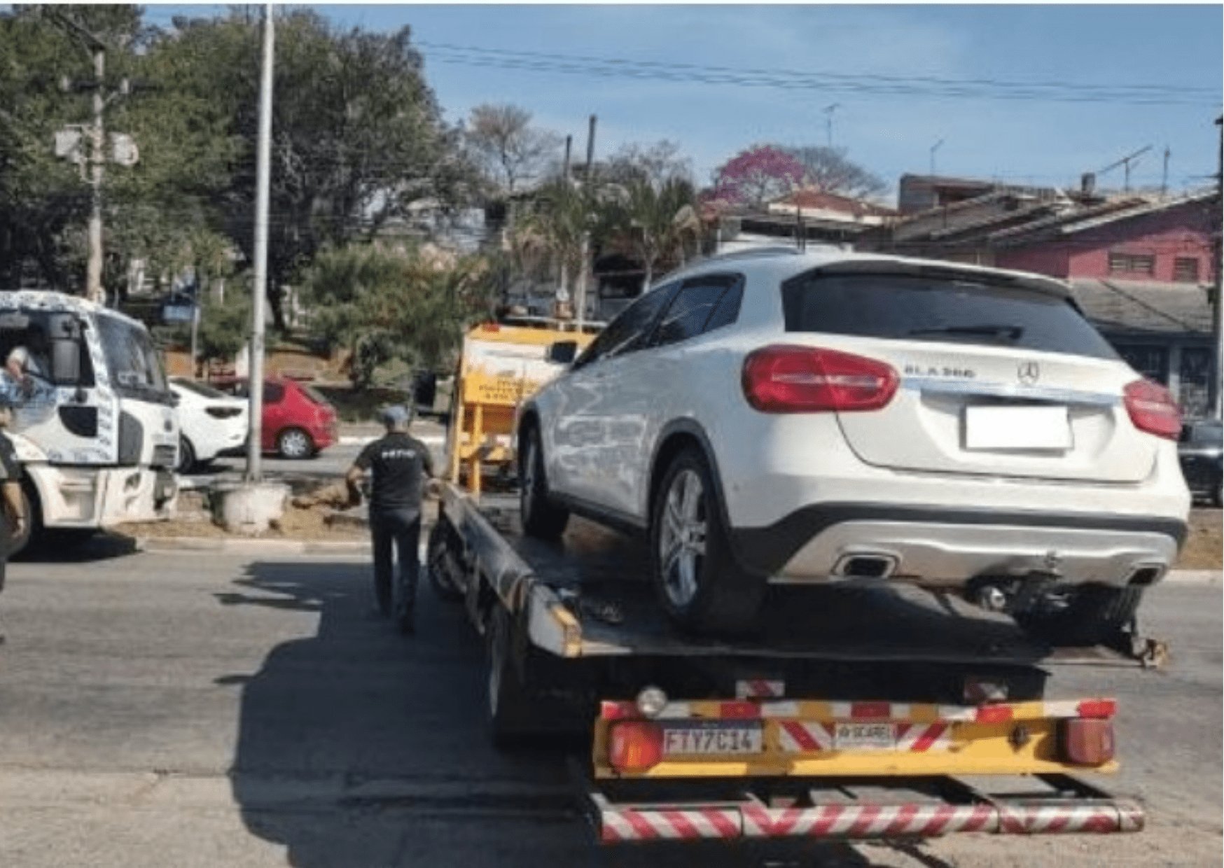 Prefeitura apreende veículo com R$ 17 mil em débitos no Centro