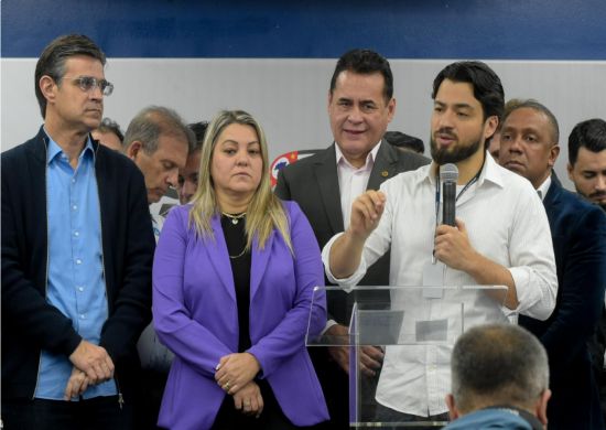 Prefeito Guti assina contrato de empréstimo no valor de R$ 80 milhões para recapear ruas