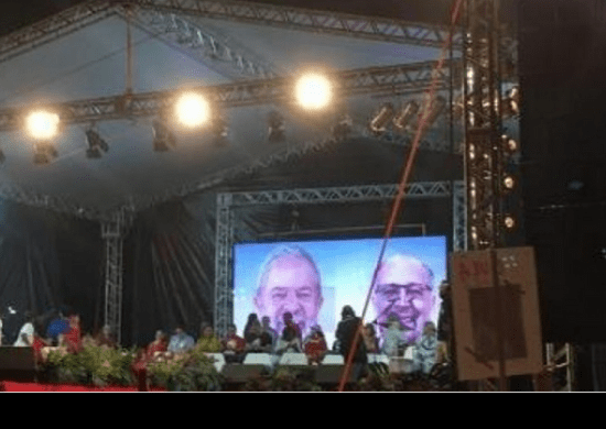 Bomba caseira com fezes explode em evento de Lula no Rio de Janeiro