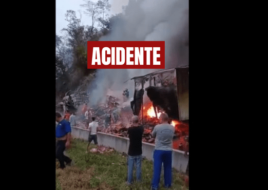 Caminhão pega fogo e gera congestionamento na Rodovia Dutra