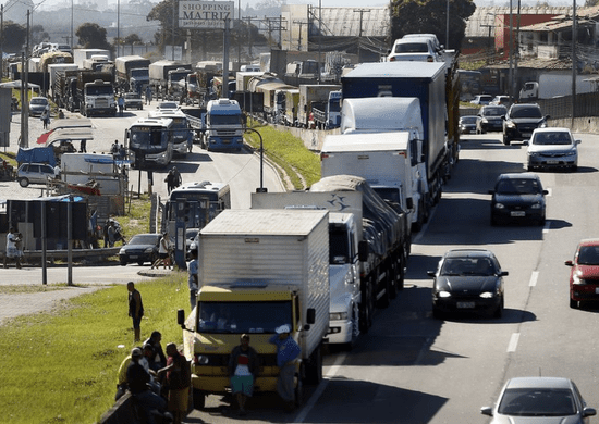 Auxílio de R$ 2.000 será pago hoje aos caminhoneiros; veja o calendário