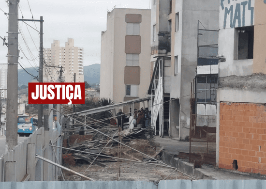 Invasores de prédio residencial na Vila Nova Galvão deixam imóvel após reintegração de posse