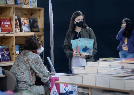 Bienal do Livro de Guarulhos segue até domingo com programação gratuita no Internacional Eventos