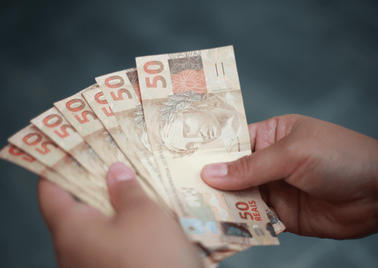 Beneficiários com NIS final 4 recebem hoje o Auxílio Brasil
