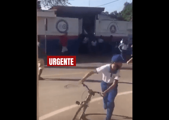 Jovem armado invade escola e atira em alunos no interior da Bahia