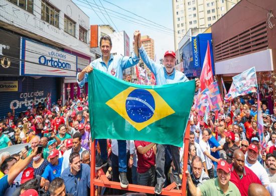 Lula faz caminhada com apoiadores em São Bernardo do Campo