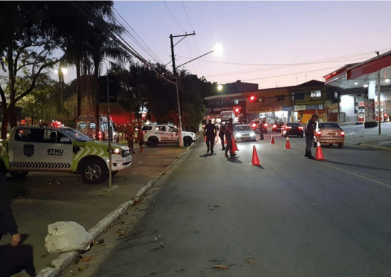 Blitz integrada de trânsito aplica 42 autuações e remove 30 veículos