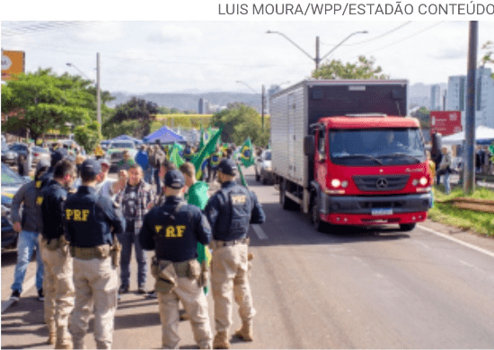 Caminhoneiros voltam a bloquear seis rodovias federais no país
