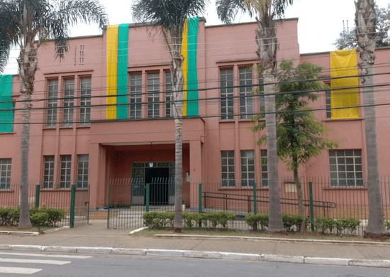 Teatro Padre Bento recebe decoração para entrar no clima da Copa do Mundo