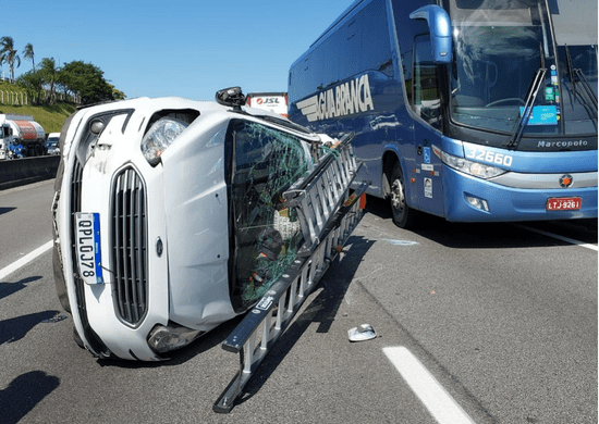 GCM presta socorro em acidente de trânsito com vítimas leves na rodovia Presidente Dutra