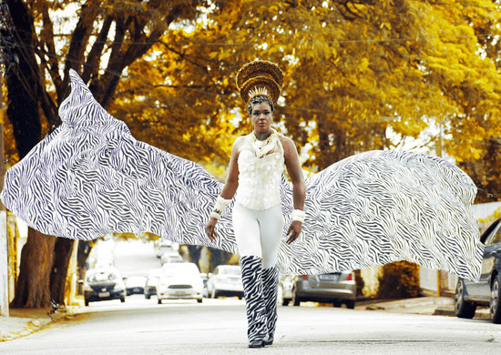 Céllia Nascimento faz show gratuito em comemoração ao Dia do Samba no Teatro Padre Bento