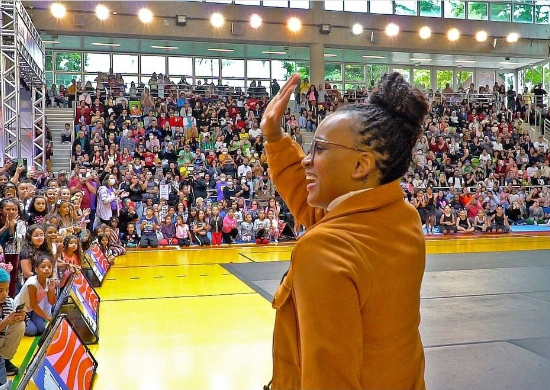 Rebeca Andrade volta a Guarulhos e compartilha vivências no esporte com o público