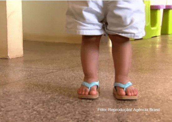 Homem é preso após matar filha de 5 anos com soco para “corrigi-la”