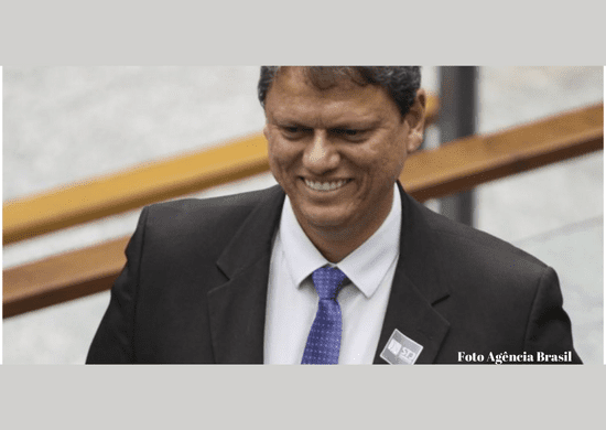 Tarcísio anuncia curso de programação na rede estadual de SP
