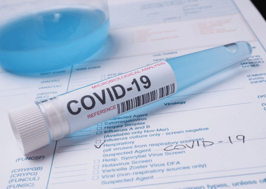 Estudo mostra que COVID-19 pode ser detectado em lágrimas com uso de swab