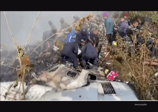Encontrados caixa-preta e gravador de voz de avião após acidente que matou 68 no Nepal