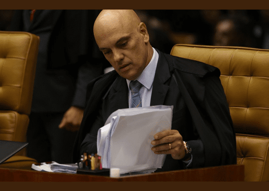 Alexandre de Moraes libera redes sociais do deputado eleito Nikolas Ferreira