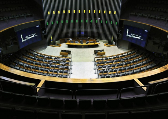 Deputados federais eleitos em outubro tomam posse nesta quarta-feira(01)