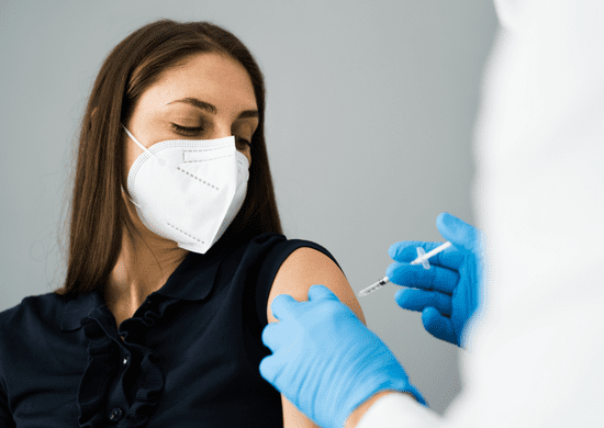 Brasil começa a aplicar vacina bivalente contra a Covid-19