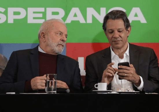 Governo Lula anuncia volta do imposto federal sobre combustíveis