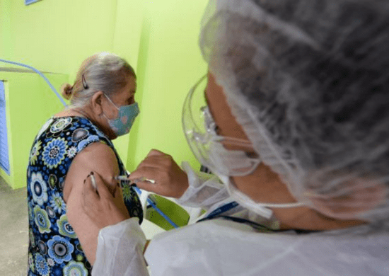 Pfizer bivalente será aplicada nos idosos 70+ em todas as UBS de Guarulhos a partir desta quinta-feira