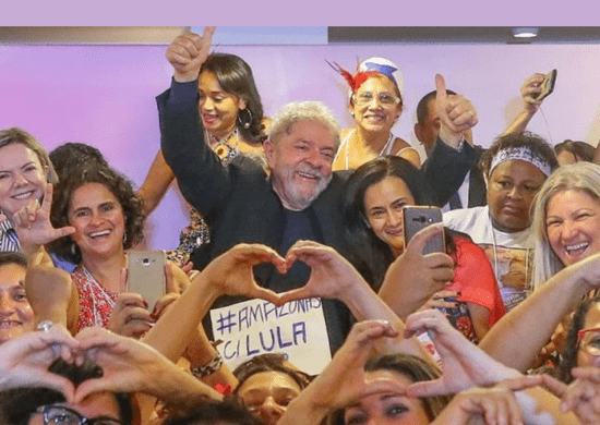 Lula anuncia projeto para igualar salários de homens e mulheres