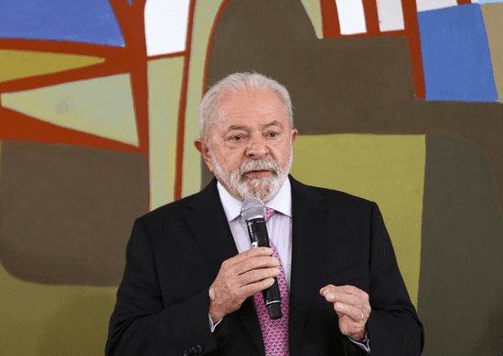 Lula conversa com rei Charles III, do Reino Unido