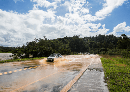 Governo de SP firma parceria com plataforma Waze para alertas de enchentes