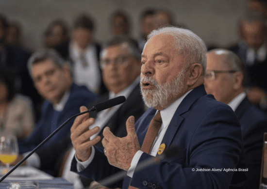 “Não vamos transformar escolas em prisão”, diz Lula
