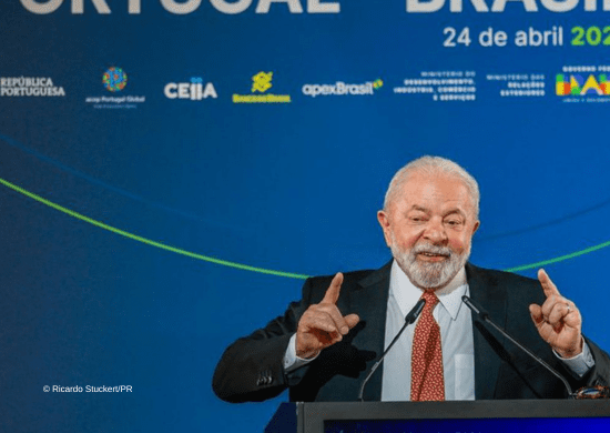 Brasil e Portugal firmam acordo para fabricação do avião Super Tucano
