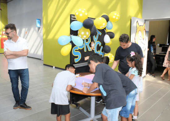 Jovens participam de oficina de criação de games no Experimenta 2023