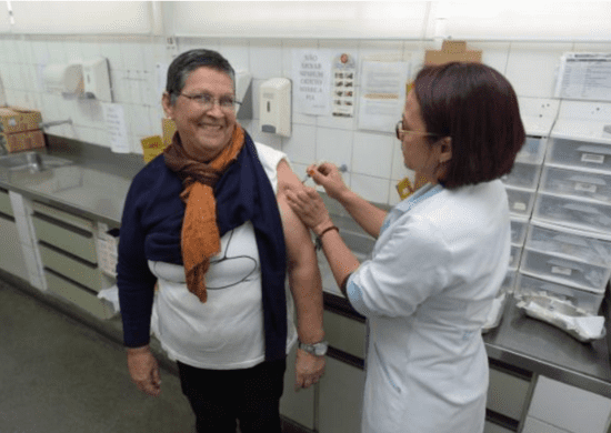 Guarulhos amplia a vacinação com a Pfizer bivalente para pessoas 50+ a partir desta quarta