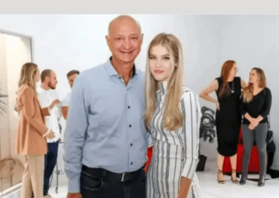 Prefeito de 65 anos que casou com adolescente exonera a sogra