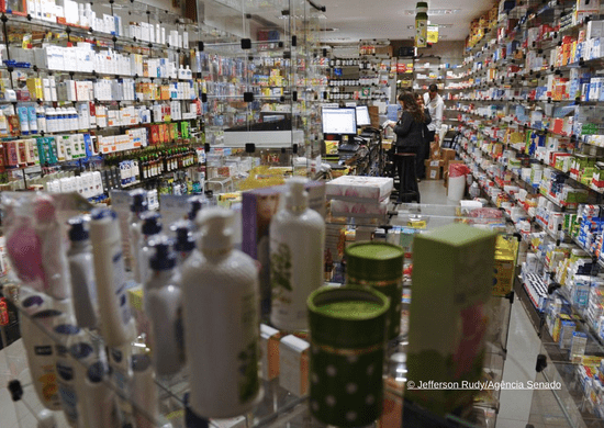 IBGE: Inflação em abril é de 0,61%, influenciada pela alta de remédios