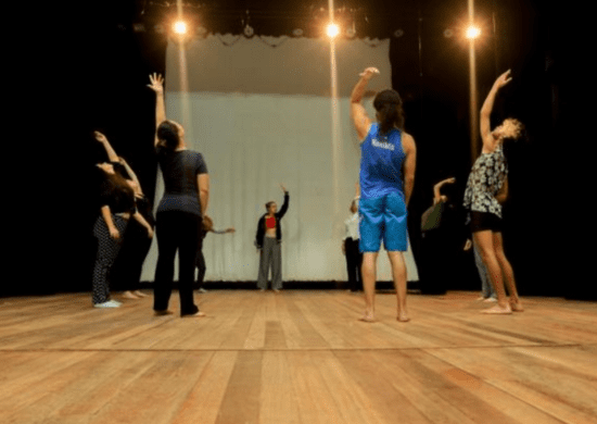 Escola Viva de Artes Cênicas oferece cursos gratuitos de circo, teatro e dança no Teatro Padre Bento