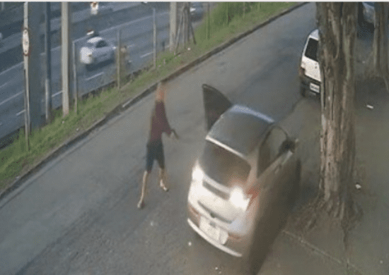 Policial reage a assalto e atira em suspeito em Guarulhos