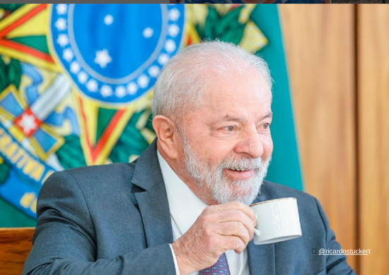 Estou extremamente satisfeito, diz Lula sobre seis meses de governo