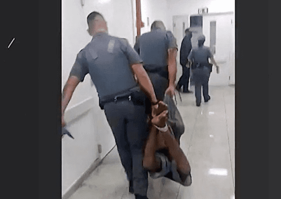 MP apresenta denúncia contra homem amarrado com cordas, após furto