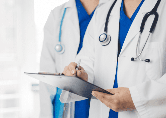 Prefeitura de Guarulhos abre concurso com 148 vagas para médicos e biomédico